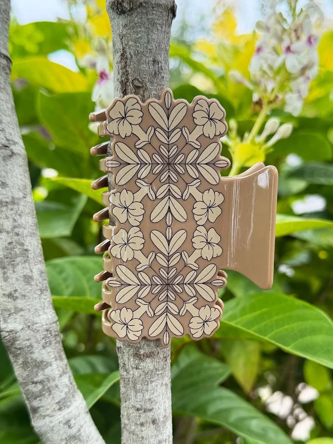HIC PUAKENIKENI DOUBLE QUILT HAIR CLAW - BEIGE